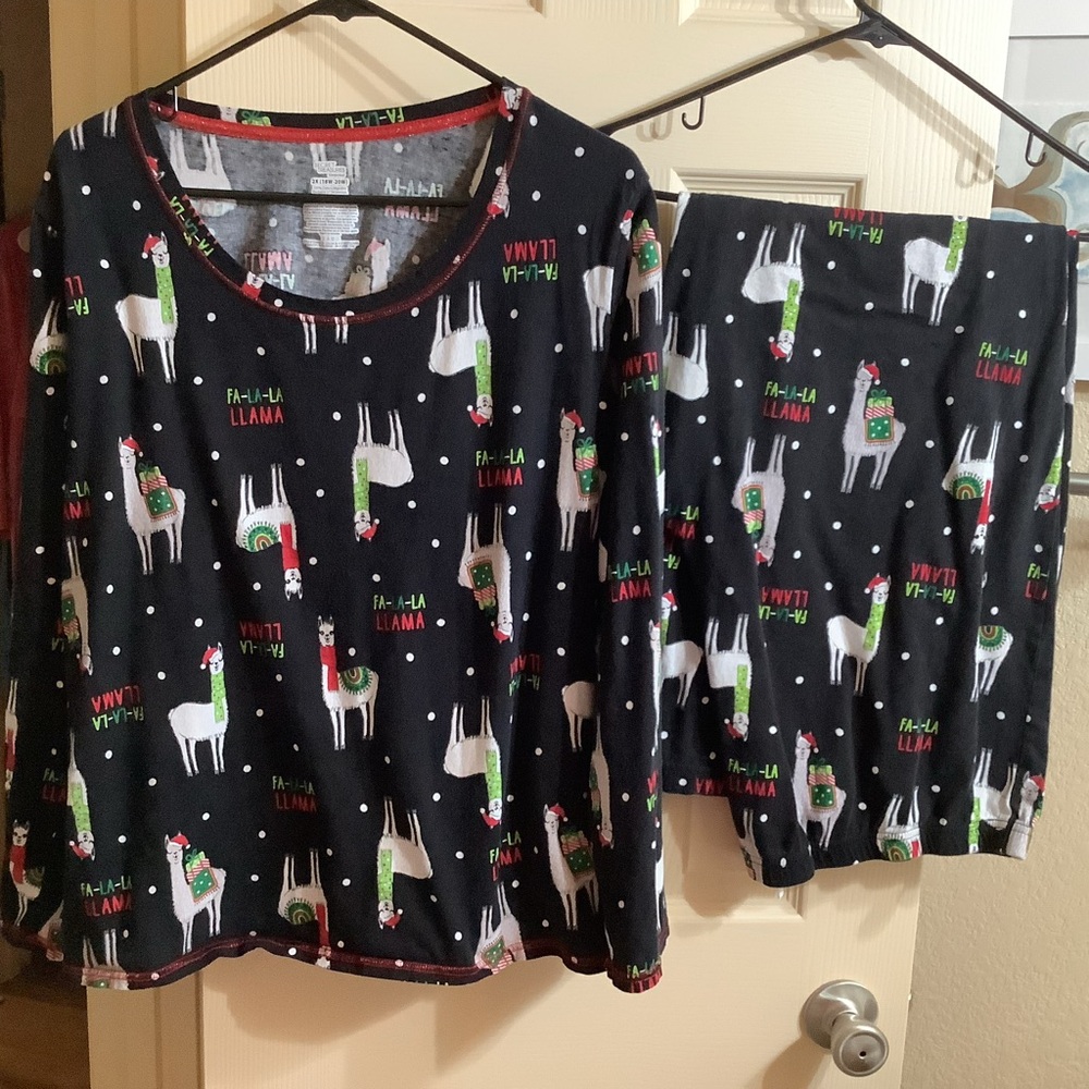 Secret Treasures Black Llama Print Pajama Set 2X